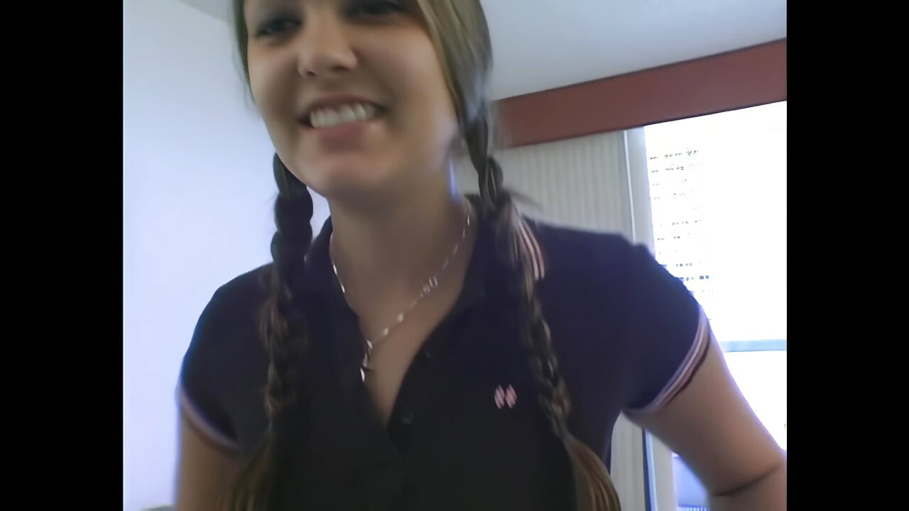 Obožava pušiti kurac