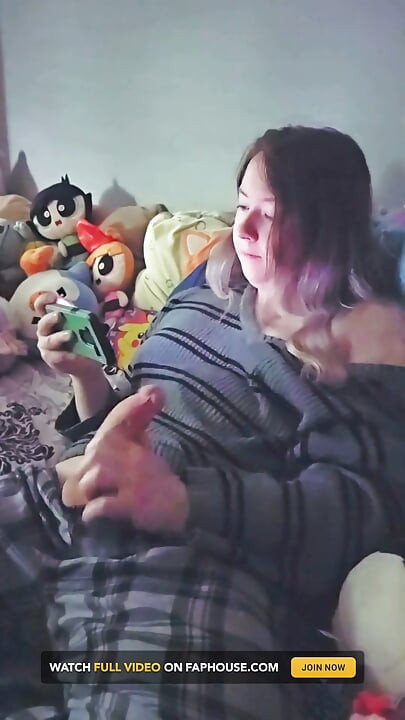 Trans Girl Masturbating to Porn