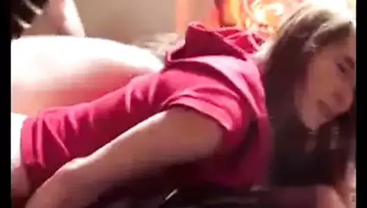 Украинскую девушку трахнули в задницу в любительском видео
