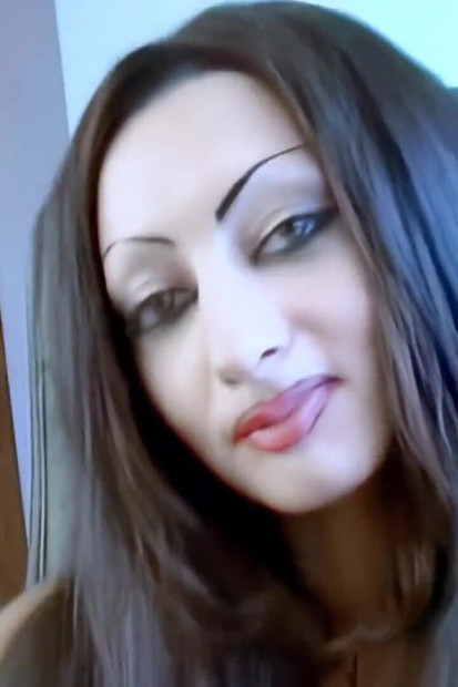 أنجلينا مقابلة مثيرة مع أنجلينا الجميلة التي تظهر لنا كسها