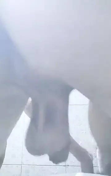 Hint desi köy çapraz dresser shemal cd eşcinsel oğlan gösterme tam çıplak vücut içinde duş su banyo göt pising çük işemek