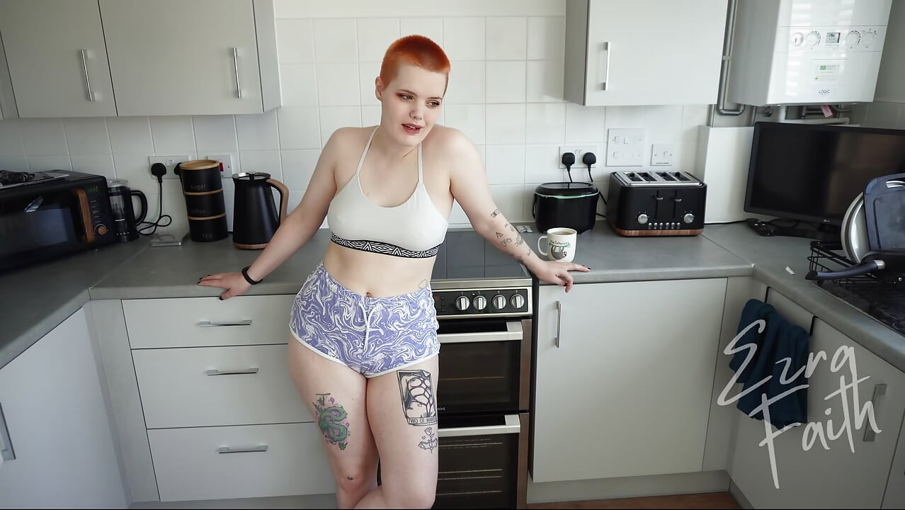 Une meilleure amie lesbienne bicurious prend ta virginité - Ezra Faith - jeu de rôle