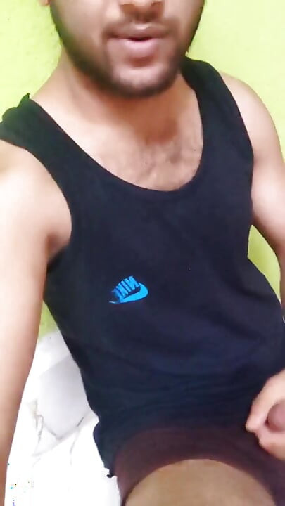 德西热辣的男人在独奏中手淫