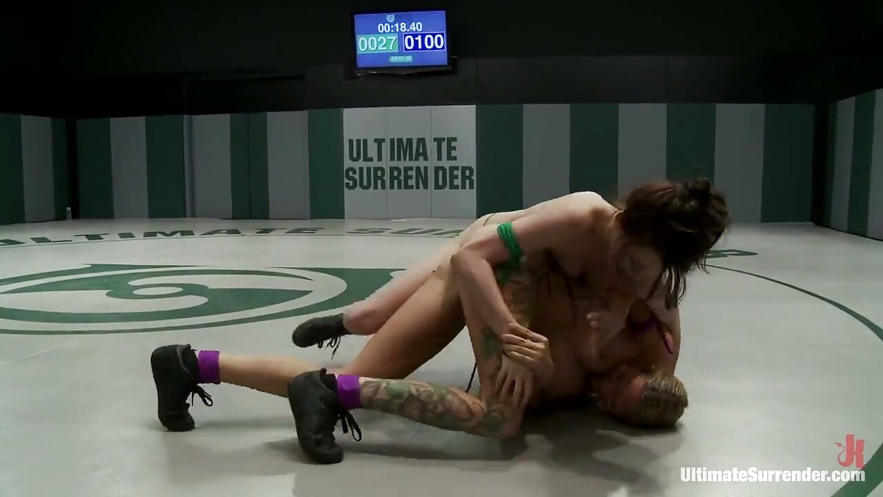 Back & Forth Match Between 2 Undefeated Wrestlers Crushing Leg Scissors & Submission Holds