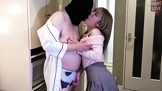 Baştan çıkarma vardiyası. Gülümseyen büyük memeli kadın baskın bir varlığa aşık oluyor, ntr gerilimi yüklü bir bitirişe dönüşüyor