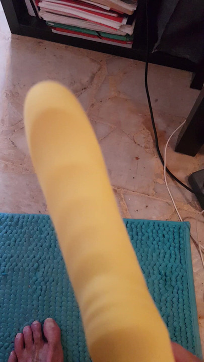 YELLOW DILDO