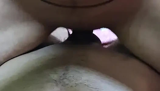 Desi bhabhi menikmati menunggangi kontol pacar