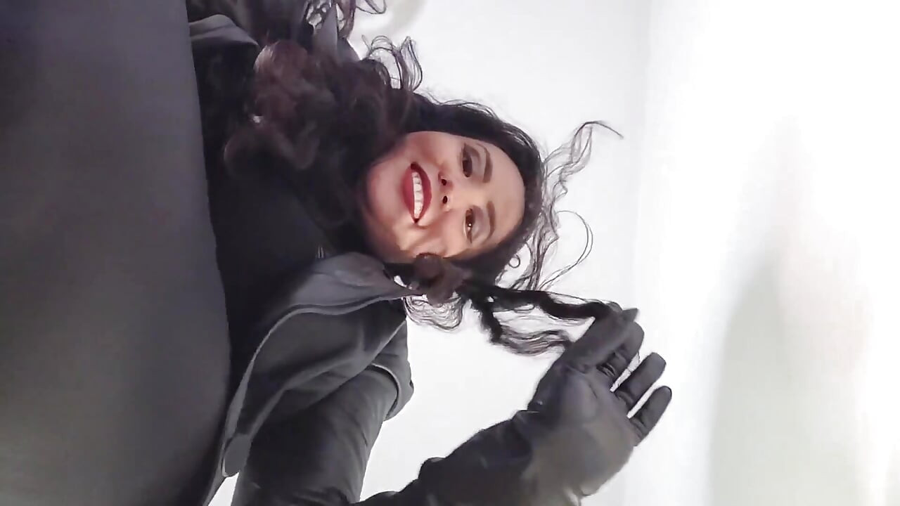 Facesitting and Throttle in Leather
