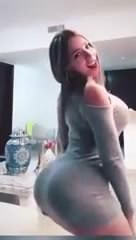 Latina baila super bien latin dance good (who is she)