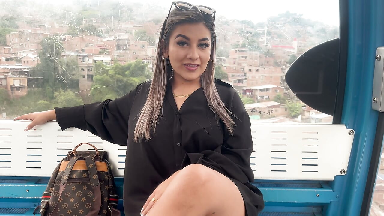 18-year-old Colombian Woman Is Seduced by a Stranger and Has Sex Outdoors at the Mio Cable in Cali Colombia