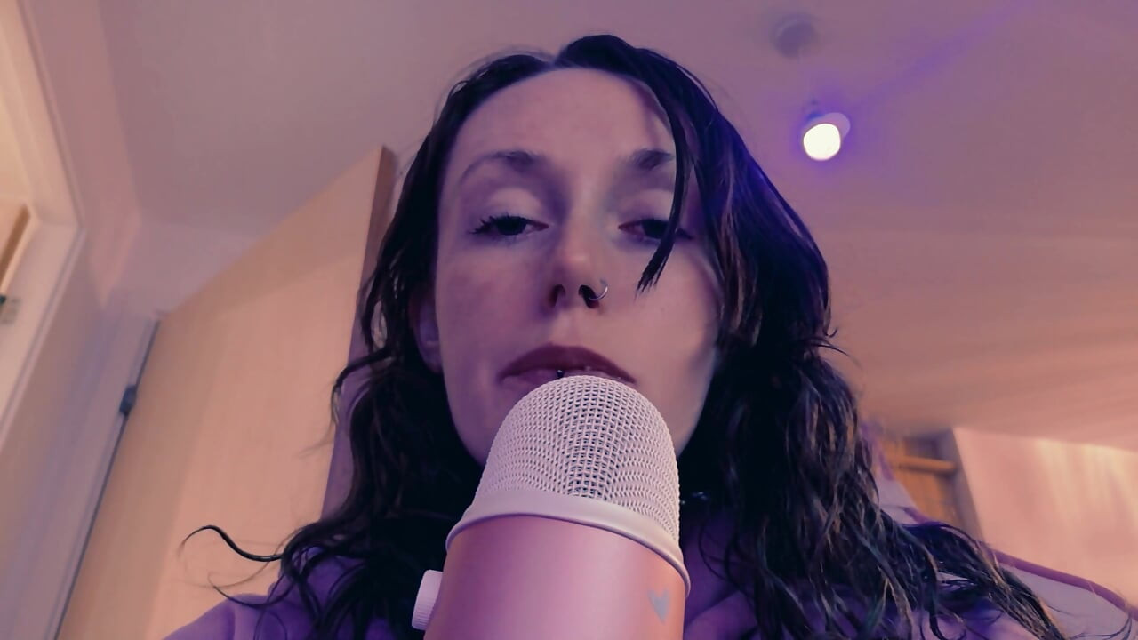 フェムドム スピット ASMR 水分補給 屈辱、女神が飲み込めと命じる