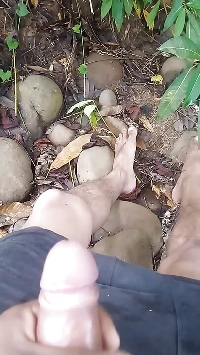 巨根をいじってイキてミルクが出るまでオナニー