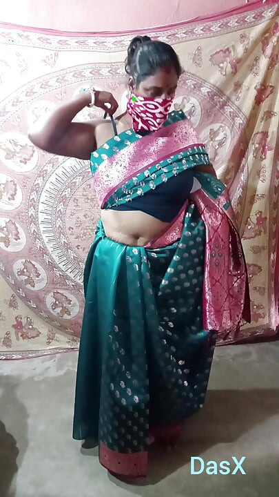 Green Saree Dropping Solo SFW