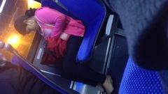 Gadis Spanyol yang manis di dalam bus
