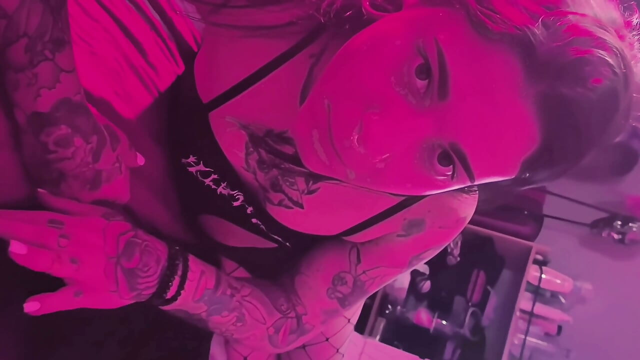 Komšija prvi put isprobava trans ženu