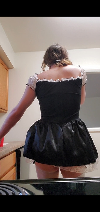 Sissy skylar femme de ménage