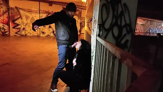 Pelacur terdegradasi di garasi parkir