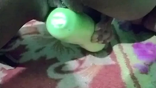 Desi bhabhi ne apni chut me dala bhot badi Loki or khub maze liya or apne boobs bhi khub dbaye