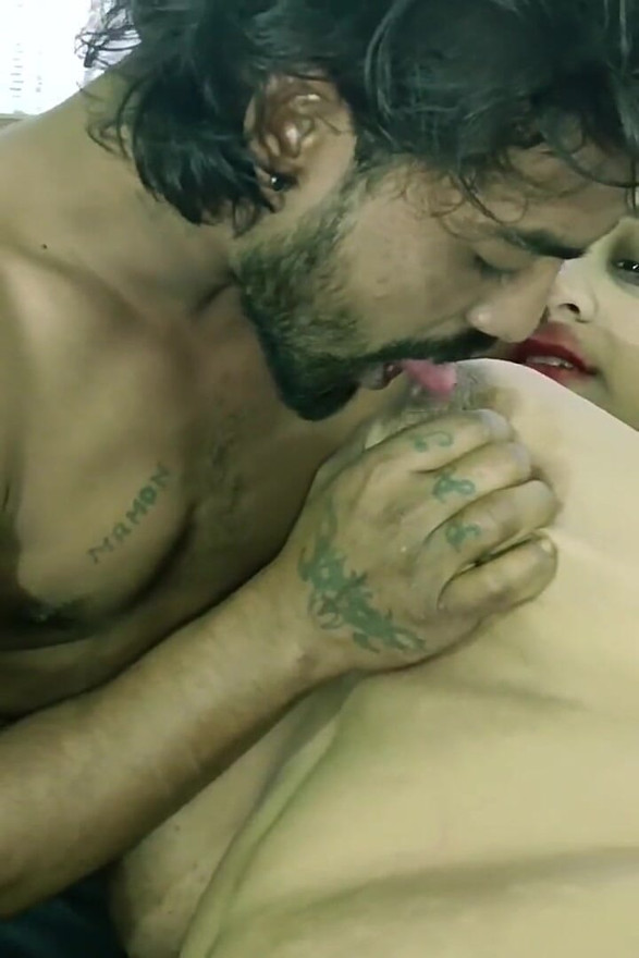 Sexo tabu em família indiana! Quente sexo erótico