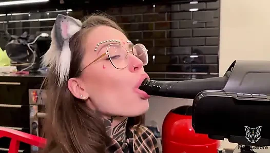 Mari galore packt eine fickmaschine mit ihrem freund aus