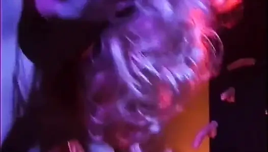 Секс на улице против в клубе