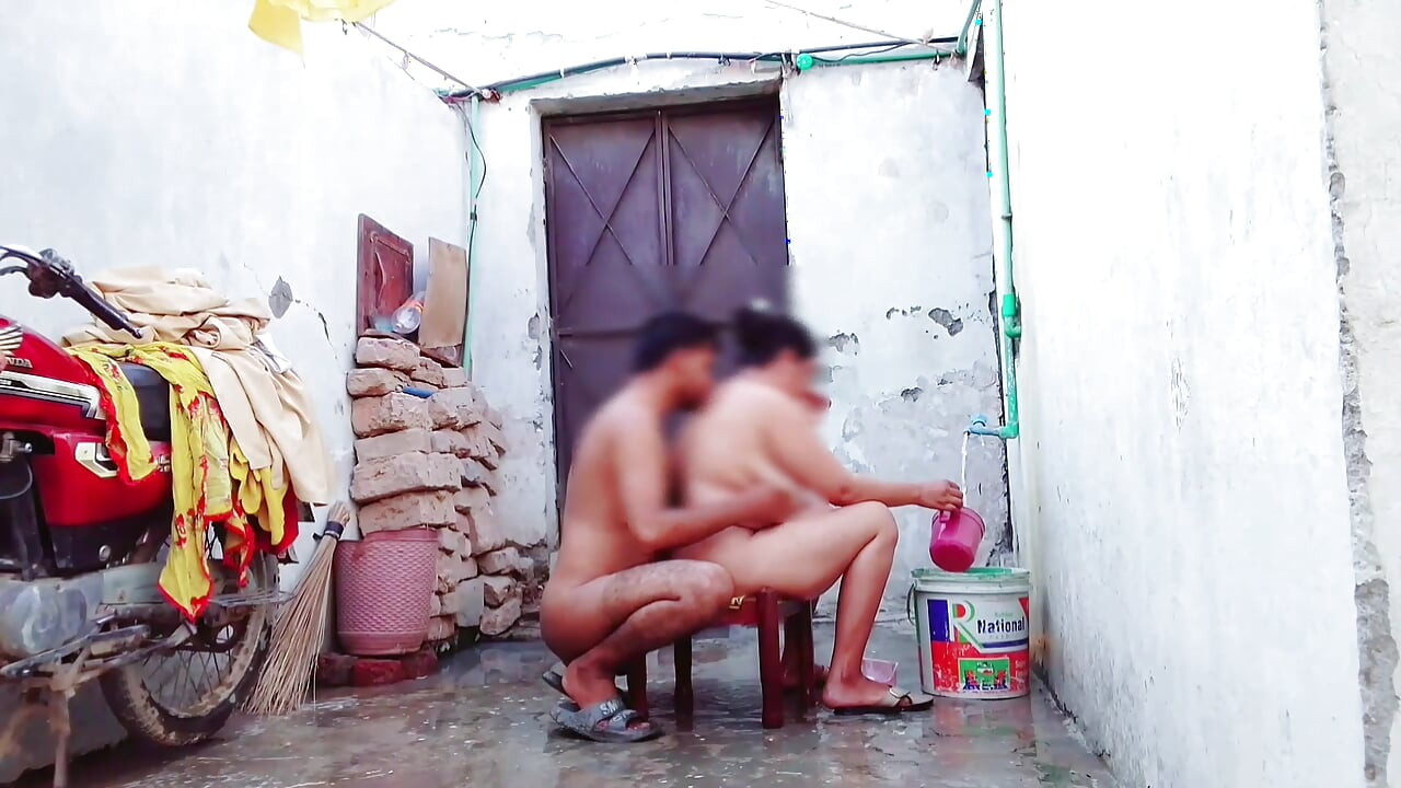 Barsat ke mausam mein tanhai ke aalam mein Milan ko utha laya Gand mein Dal Diya