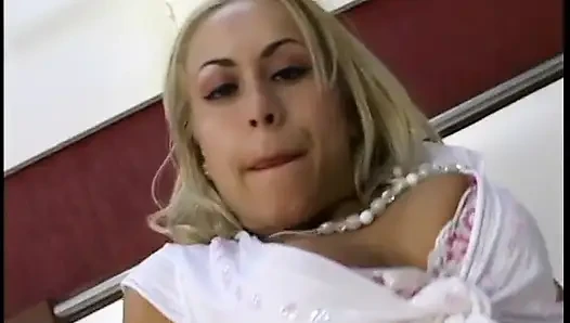 Juicy ass blonde is feeling a dicks in ass and pussy at the same time