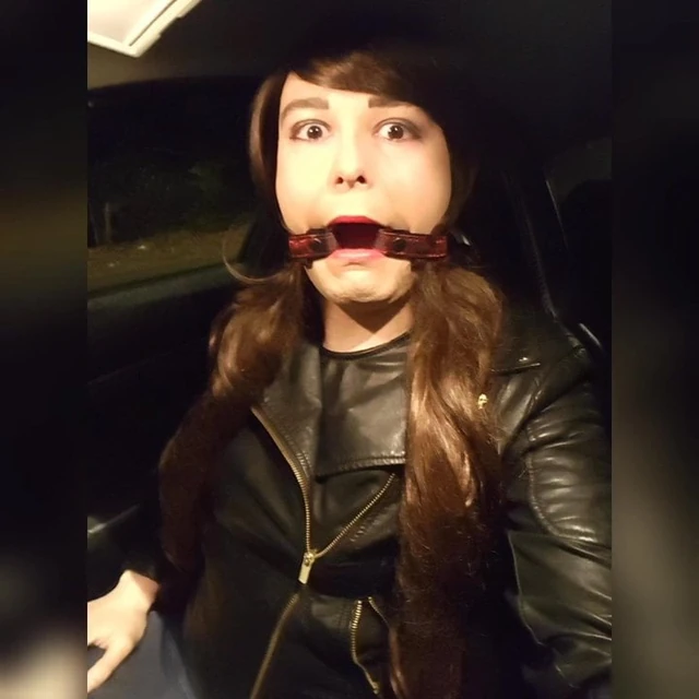 Sissy Slut Keleigh Willis cums on leather then licks it up