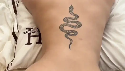 Womane si cewek hot pecinta tato lagi asik ngentot kontol