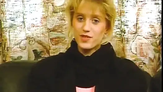 Boşalmak için burada olan Almanya'dan sevimli hatunla bu amatör seansı izleyin