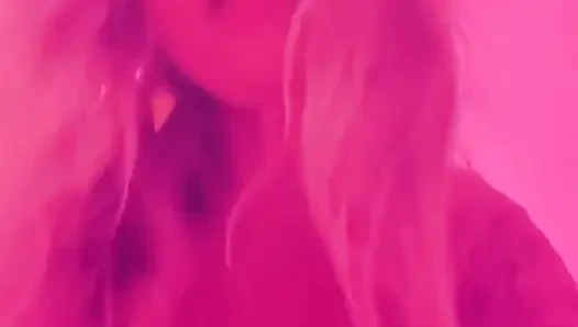 Senin vücudunu benimkine yakın tutmak istiyorum, yatağa geliyor mu?