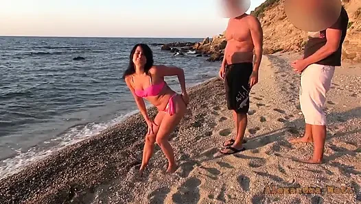 Seks spontan, hot, ngentot massal di pantai! Pilihan Lubang Gratis!