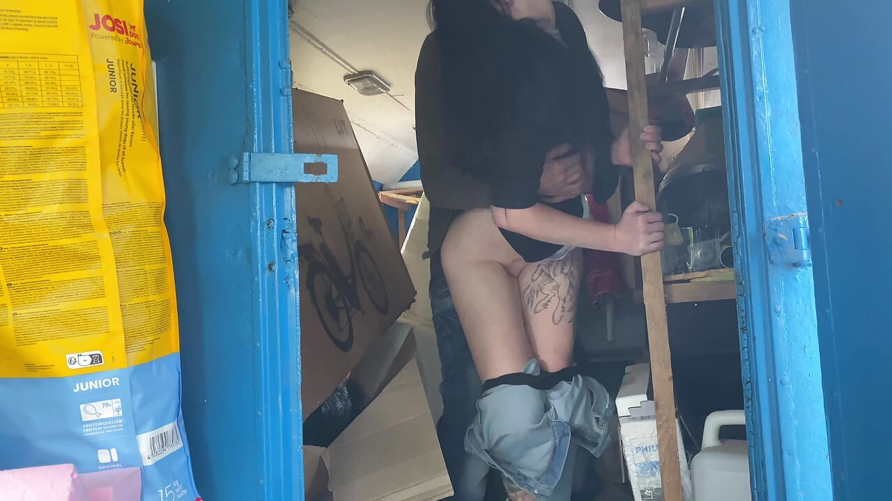 A warehouse worker fucked the manager hard right there on the boxes and put her in her place