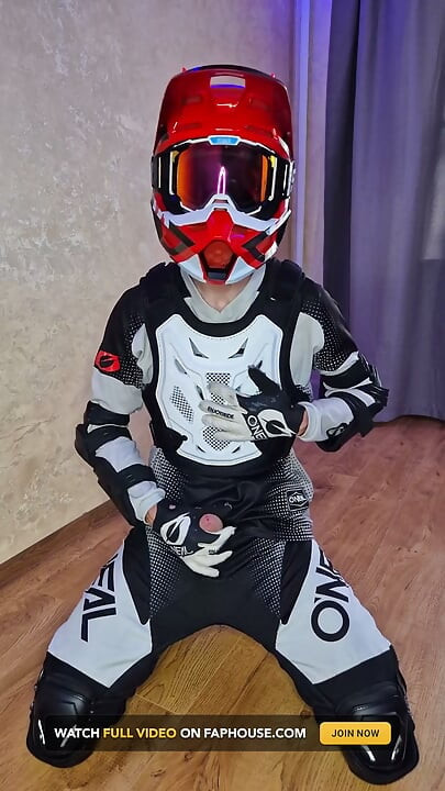 I Put on My Boyfriend's Mxgear, Cum Twice