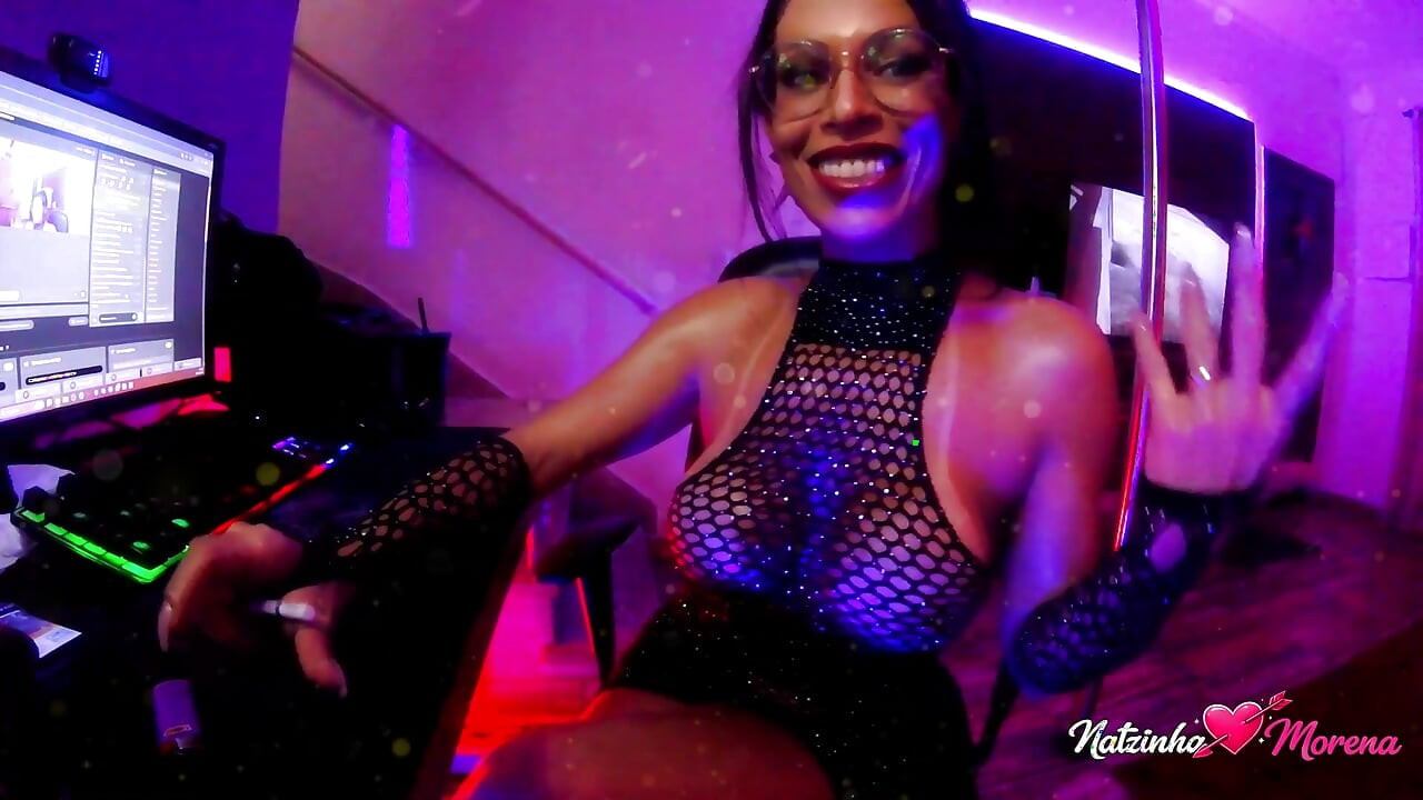 Brazilian Brunette Live: En tilstedeværelse, der fængsler