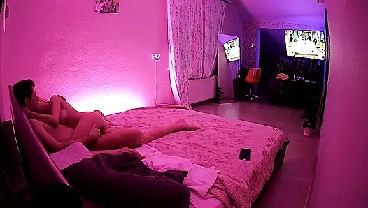 Kamila und Danildo kuscheln im bett