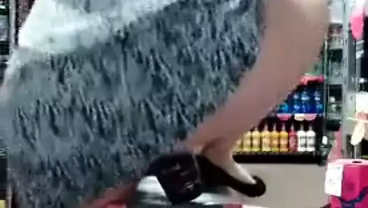 奶奶在商店里自慰