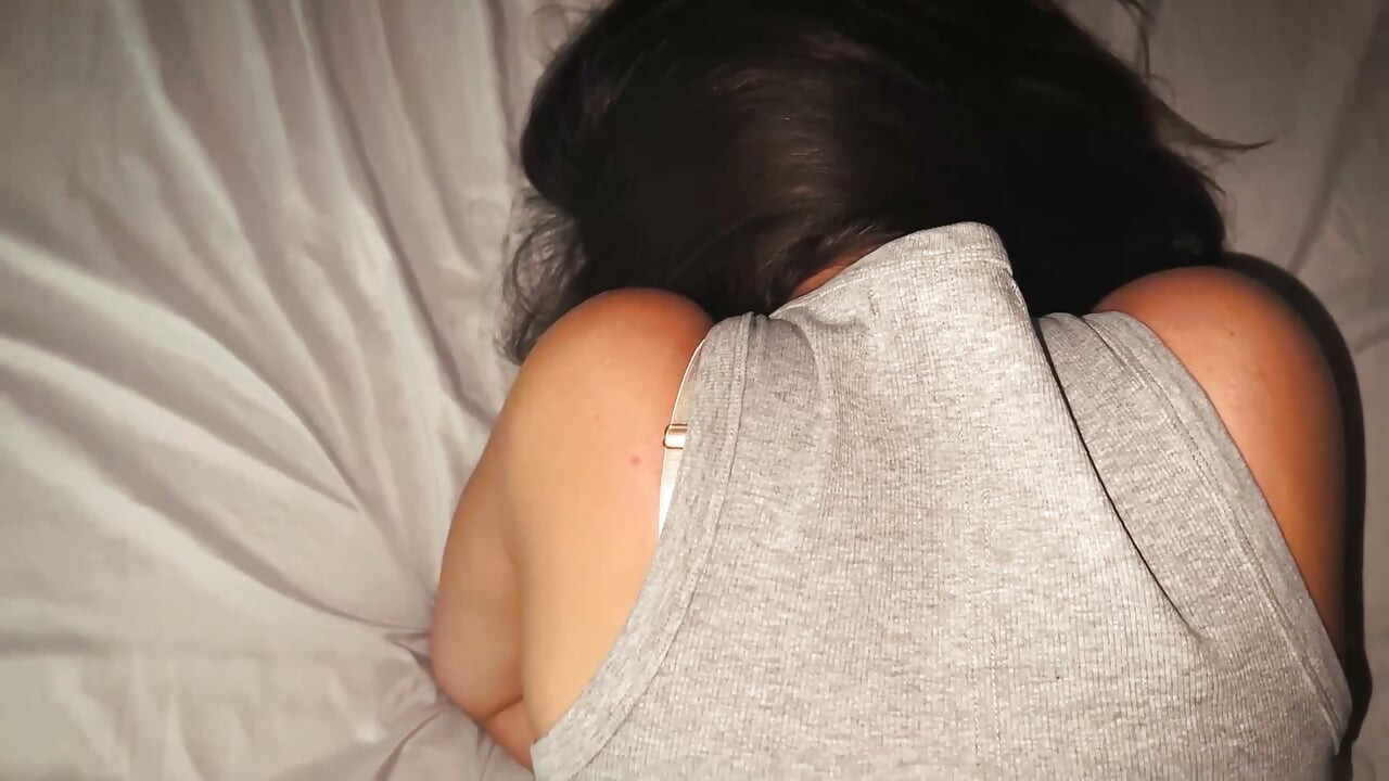 Em để bạn thân địt em