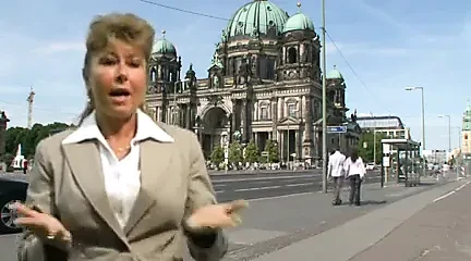 Frauen die gern mal die Klammotten ausziehen 4