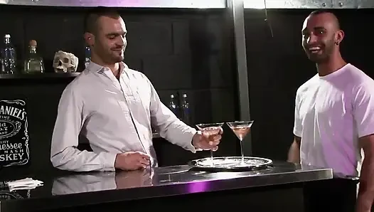 Tony Thorn hoş bir dönüş yapıyor