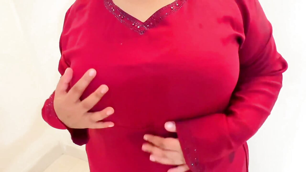 Fucking a Chubby Muslim Mother-in-law Wearing a Red Burqa & Hijab