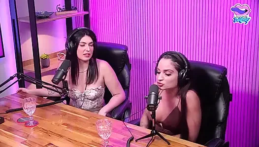 Sevimli iri güzel kadın ve kız arkadaşları fahişelik edepsizce konuşuyor