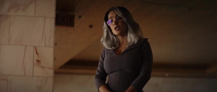 Salma Hayek Shows Off Curves !!