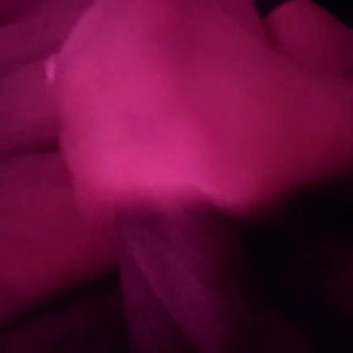 大きな美しいノンバイナリー自慰行為