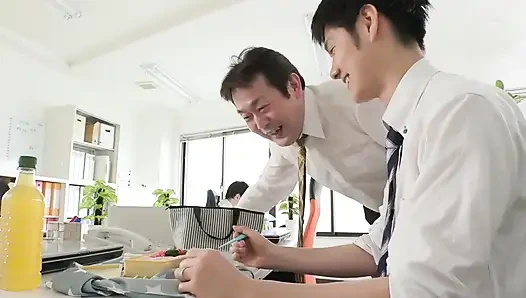 Haben sie sex mit süßer kollegin mit kurzem Haar, ihre oralsex-fähigkeiten sind wirklich gut. Teil.1