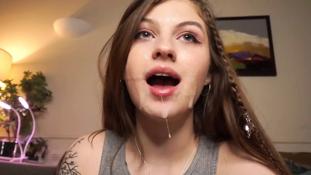 Migurtt cums on face