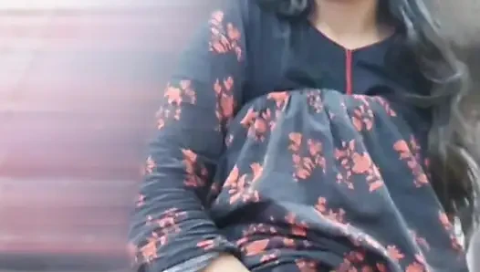 Seks panggilan video panas Jija sali menunjukkan payudara dan memek sempit