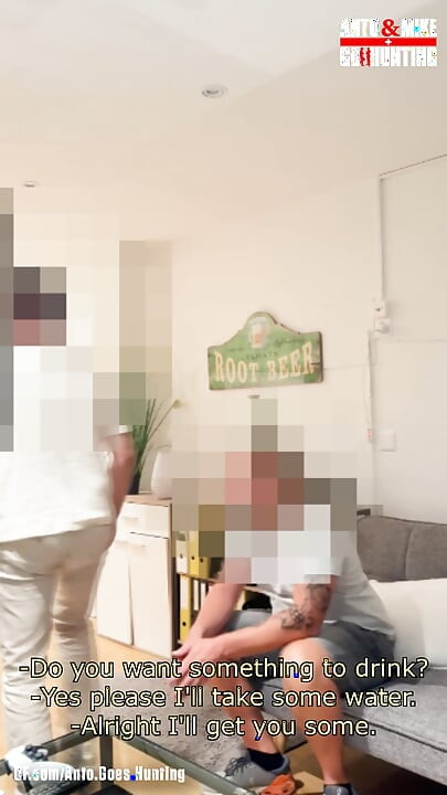 好奇的已婚保险经纪人在互相吸吮后被好奇的水管工Mauro操