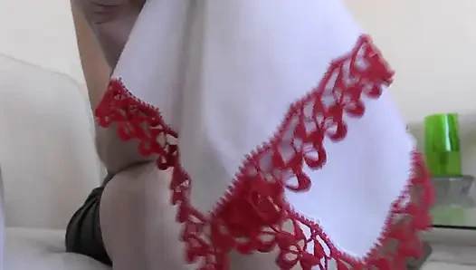 Akşam koklama göreviniz, Bayan Victoria Valente