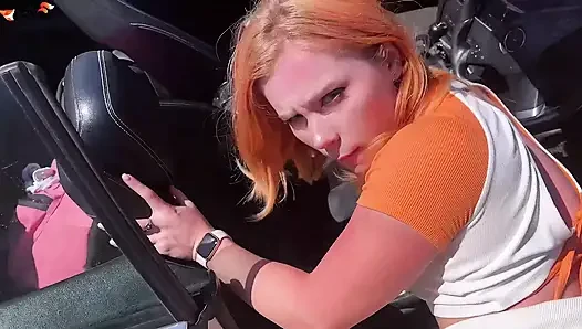 Girl Sucking Dick Stranger in Car and Doggy Fuck on a Rest